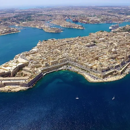Apartmán Harbour Lights Seafront 2 Bedroom With Panoramic Sea Views - By Getawaysmalta