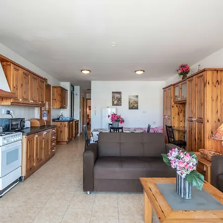 Harbour Lights Seafront Apartments With Panoramic Sea Views - By Getawaysmalta *