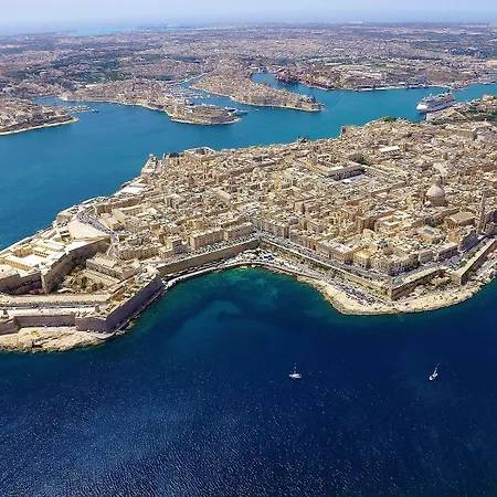 Harbour Lights Seafront Apartments With Panoramic Sea Views - By Getawaysmalta Apartman