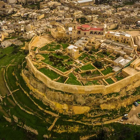 Harbour Lights Seafront 2 Bedroom With Panoramic Sea Views - By Getawaysmalta 圣保罗湾城