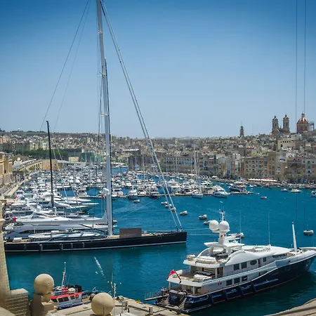 Apartman Harbour Lights Seafront Apartments With Panoramic Sea Views - By Getawaysmalta