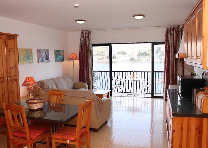 Harbour Lights Seafront 2 Bedroom With Panoramic Sea Views - By Getawaysmalta Apartament